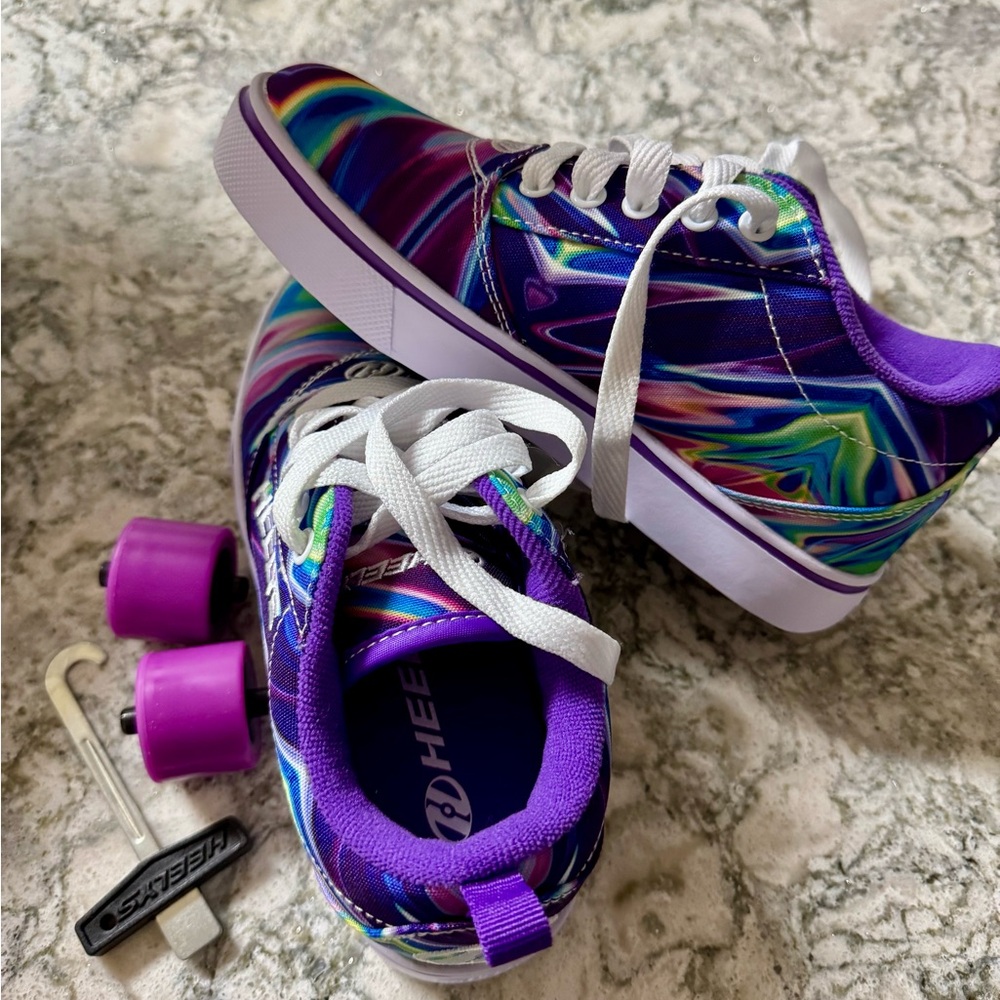 BRAND NEW in box girls Heelys size 2